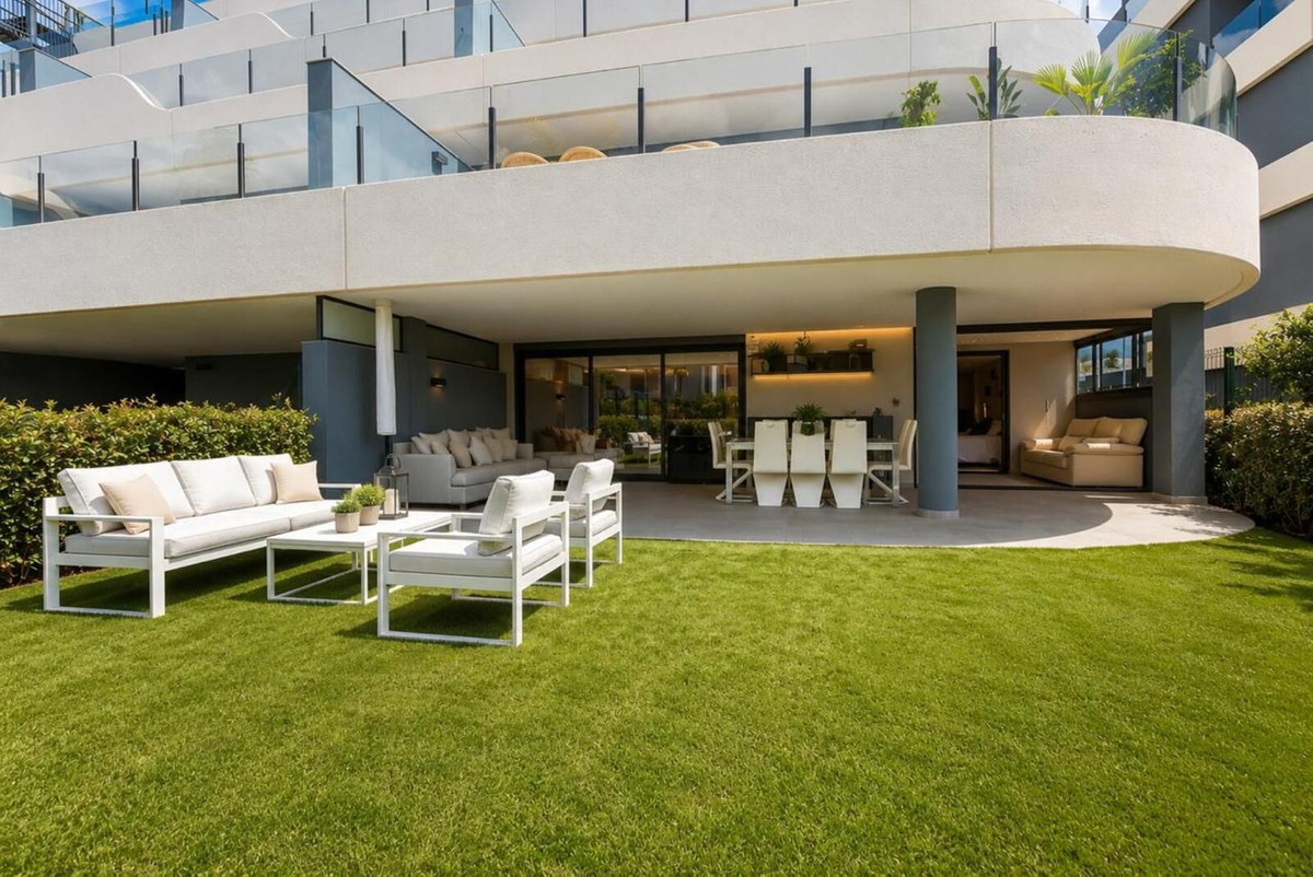 Nueva Milla de Oro, Estepona
