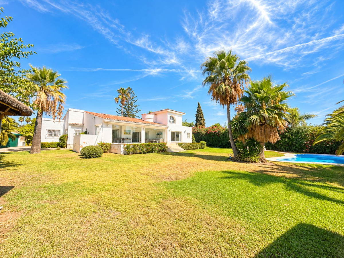 El Paraíso, Estepona