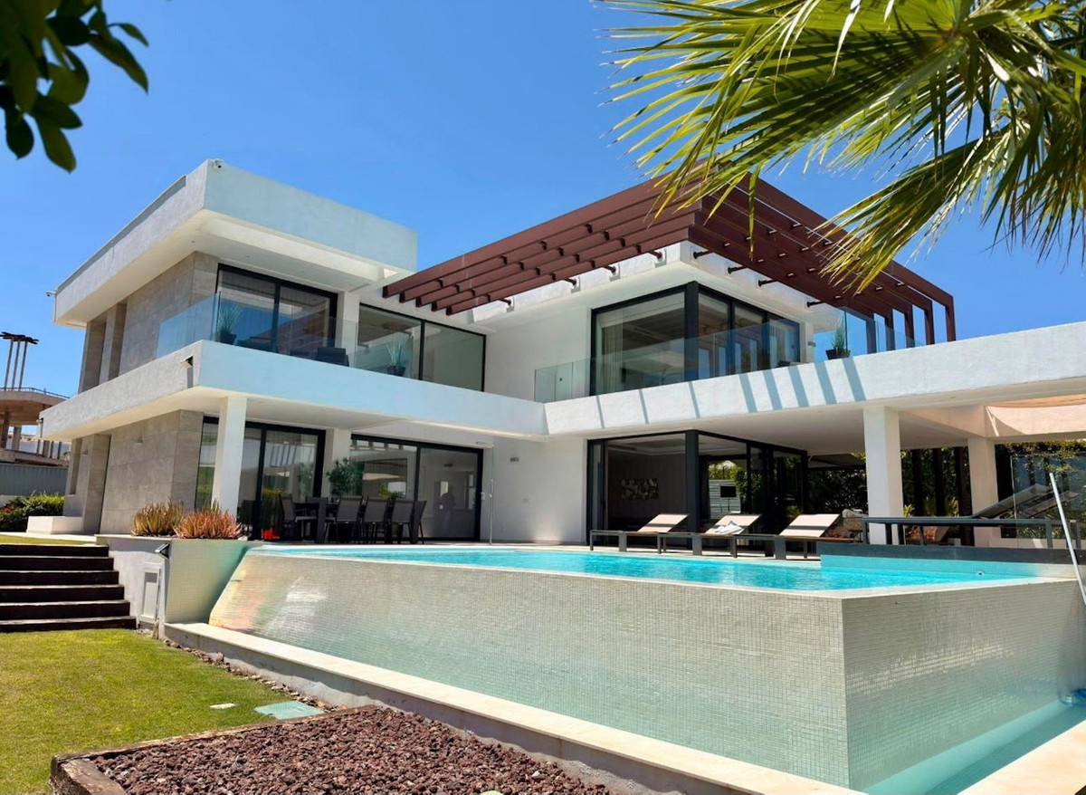 Nueva Milla de Oro, Estepona