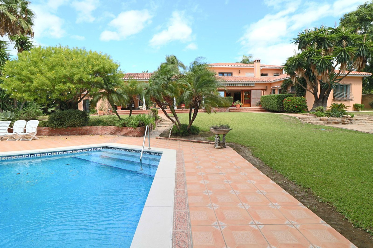 El Paraíso, Estepona